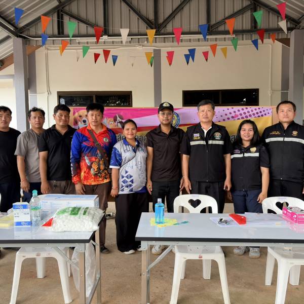 ปศุสัตว์อำเภอทองแสนขัน  ให้บริการฉีดวัคซีนป้องกันโรคพิษสุนัขบ้า