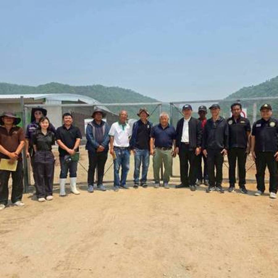 ปศุสัตว์เขต 6 ลงพื้นที่ให้คำแนะนำการสร้างฟาร์มพ่อแม่พันธุ์ไก่เนื้อในพื้นที่จังหวัดอุทัยธานี